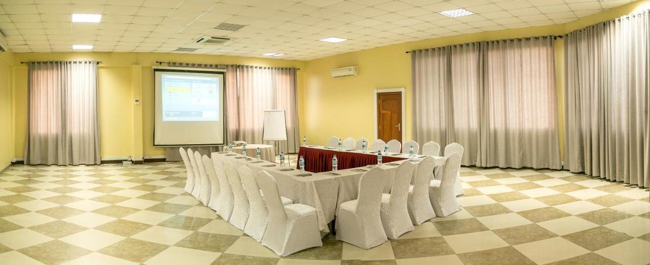 Kebbys Hotel Dar es Salaam Luaran gambar