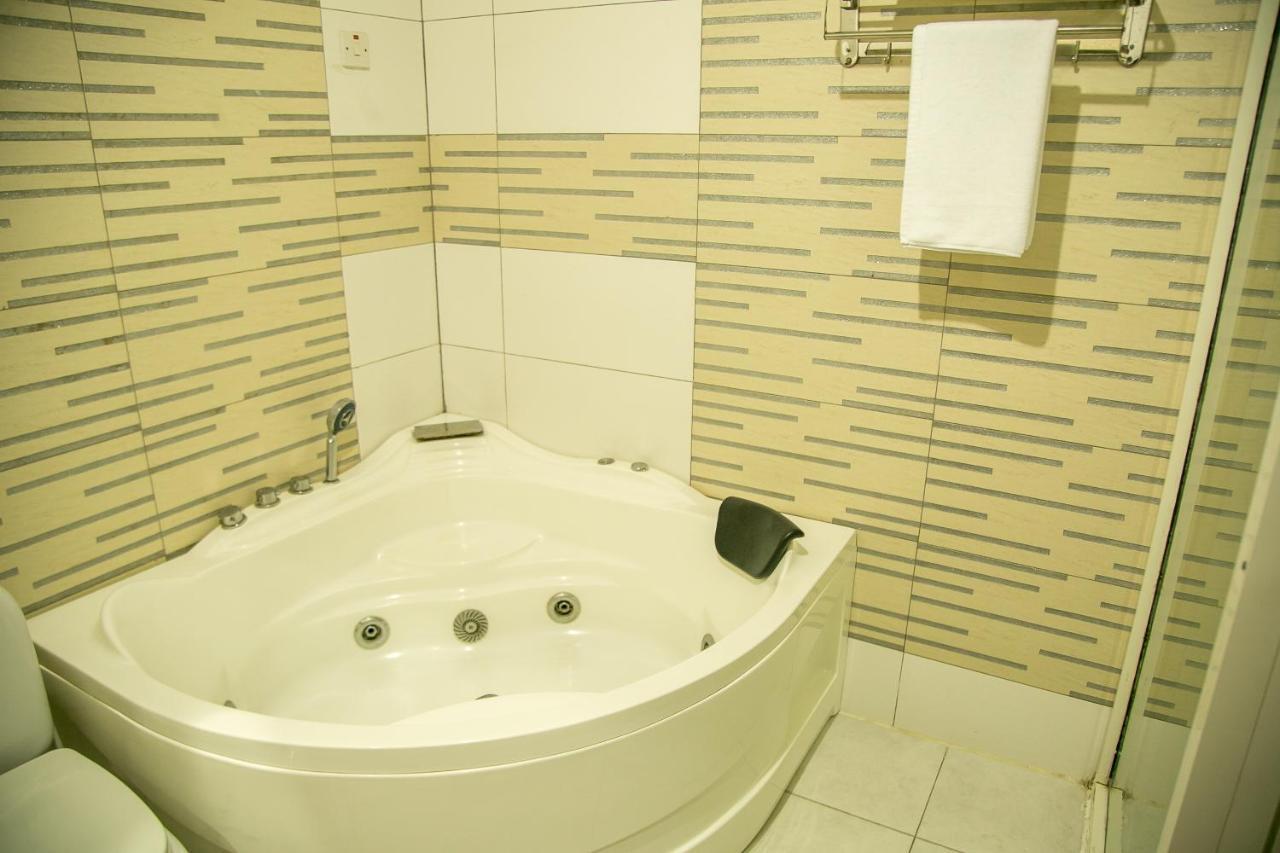 Kebbys Hotel Dar es Salaam Luaran gambar